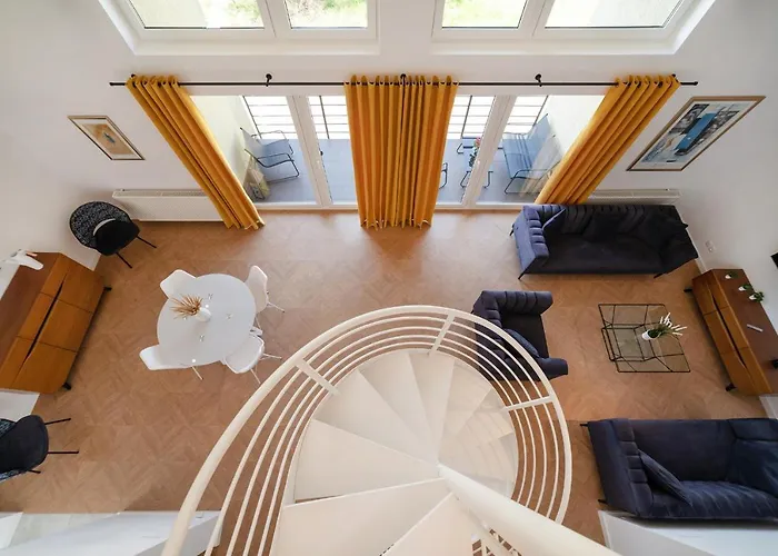 Penthouse 亚斯塔尔尼亚