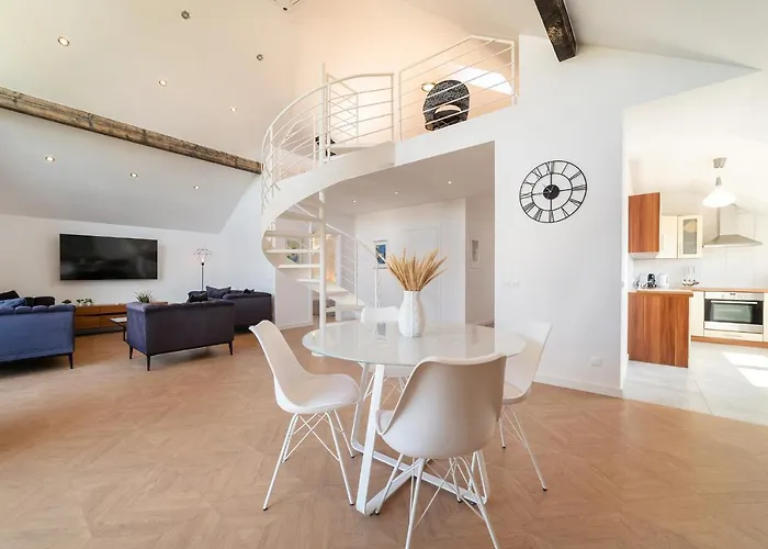 Penthouse 亚斯塔尔尼亚